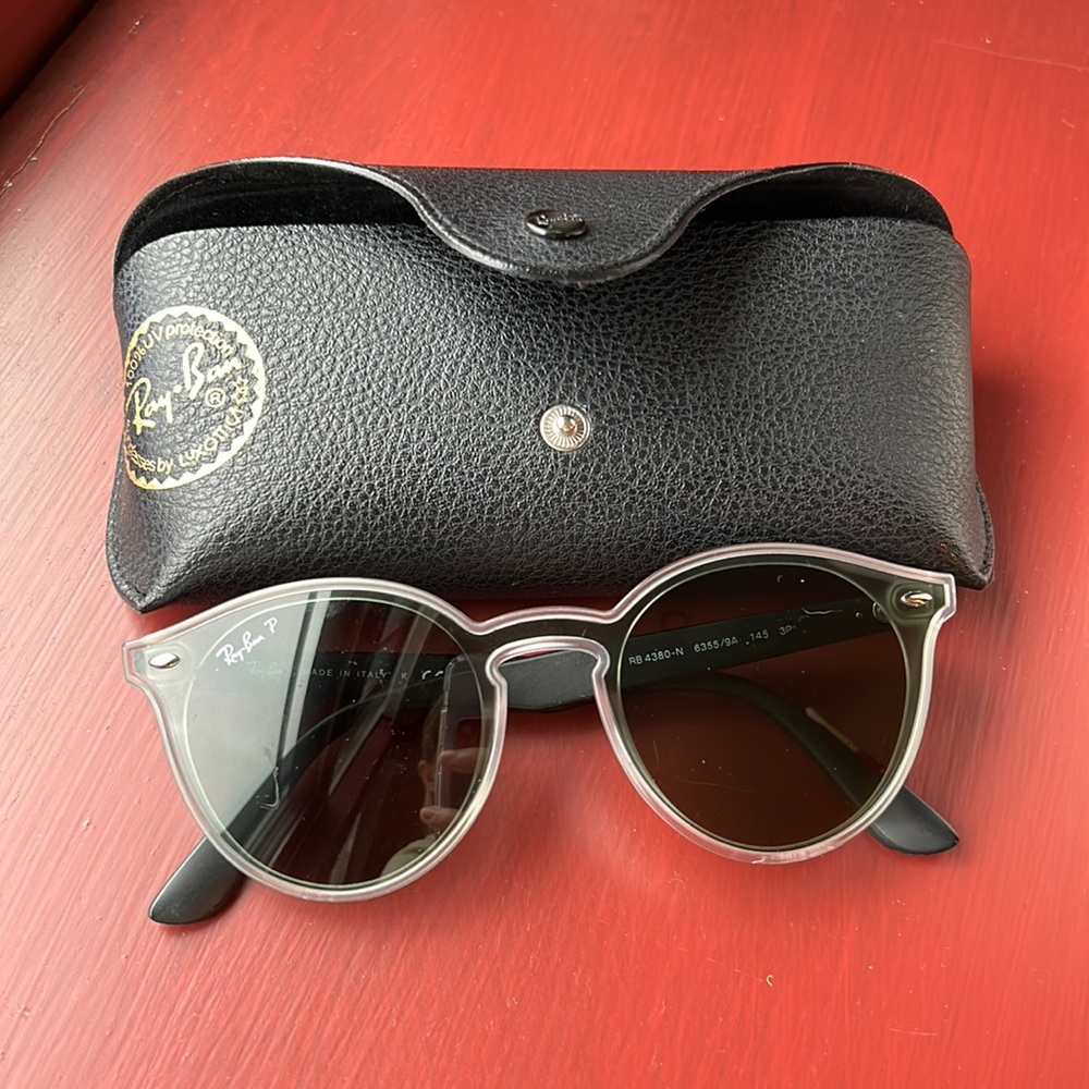 Black Ray-Ban polarized sunglasses